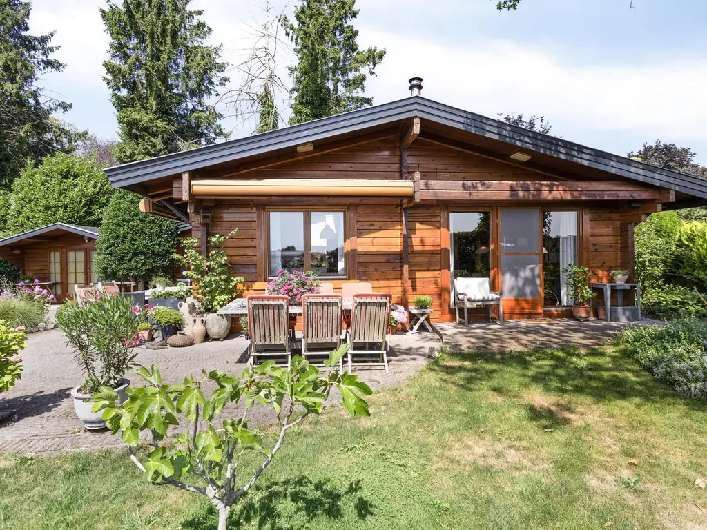 De Stille Wille 317, OOST WEST EN MIDDELBEERS