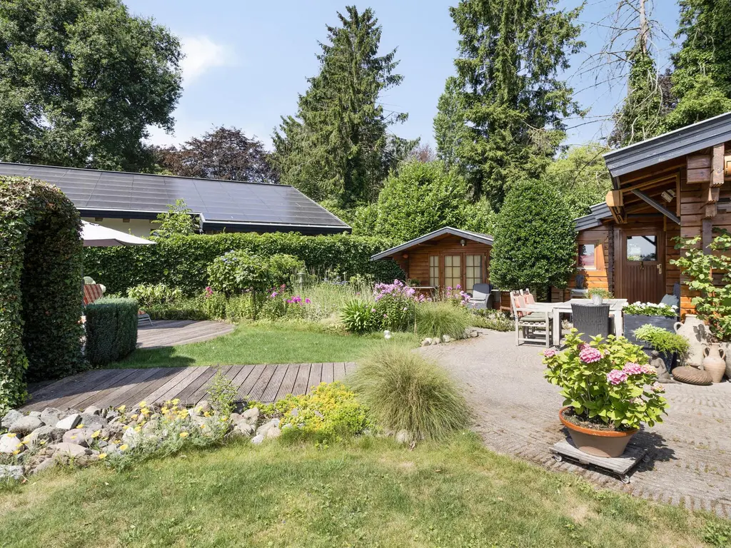 De Stille Wille 317, OOST WEST EN MIDDELBEERS