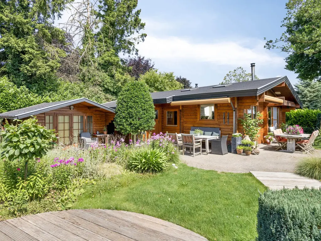 De Stille Wille 317, OOST WEST EN MIDDELBEERS