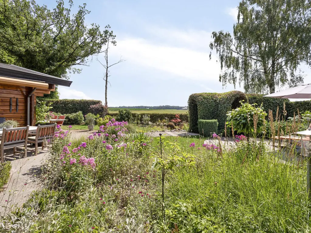 De Stille Wille 317, OOST WEST EN MIDDELBEERS