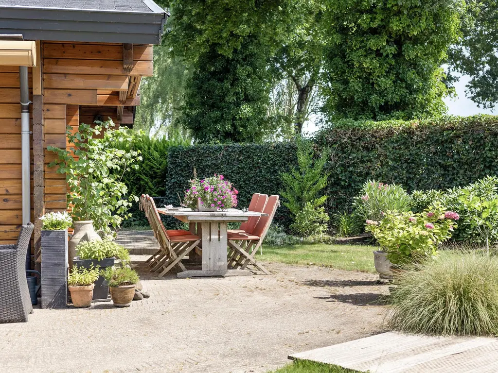 De Stille Wille 317, OOST WEST EN MIDDELBEERS