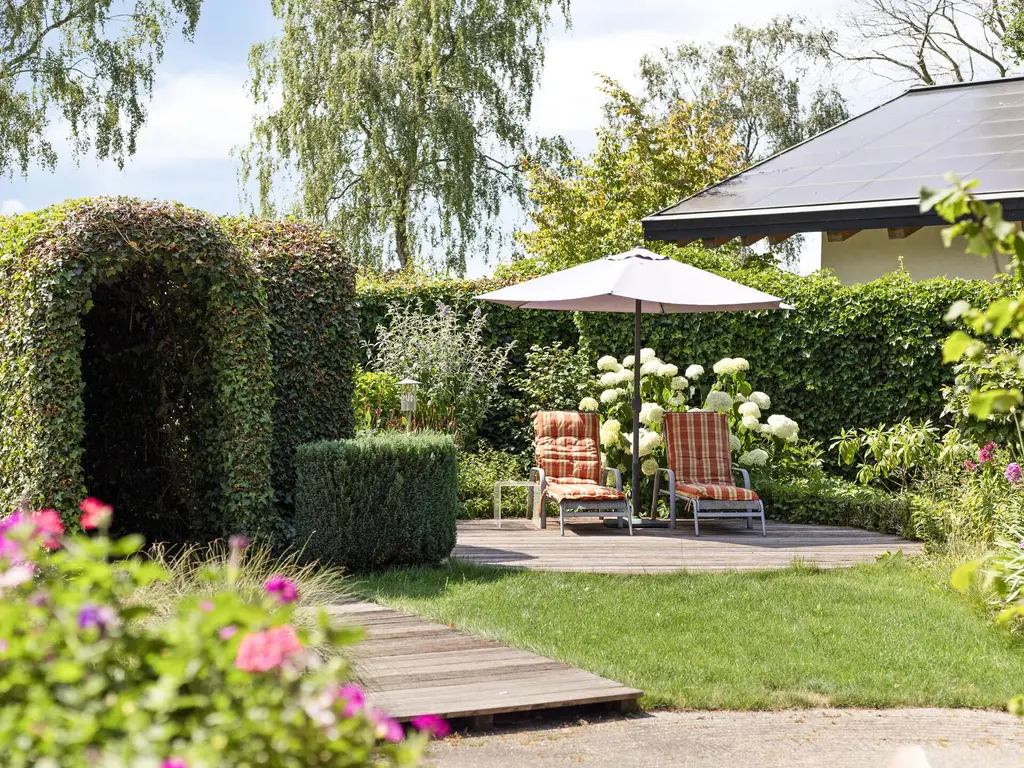 De Stille Wille 317, OOST WEST EN MIDDELBEERS