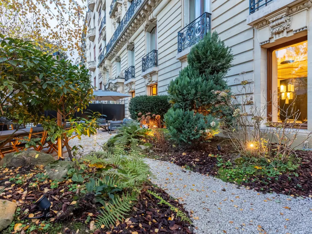 55 Av. Foch , PARIJS