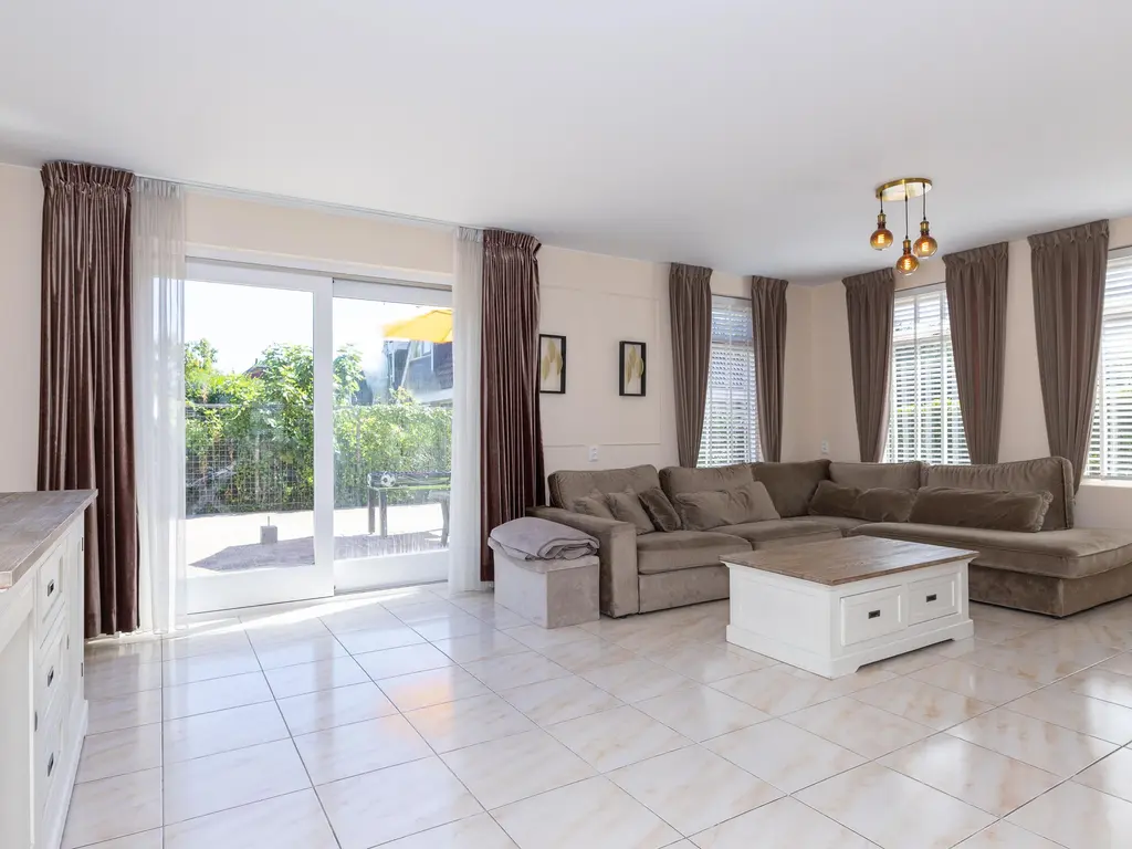 Ossenweide 37, ZWAAG