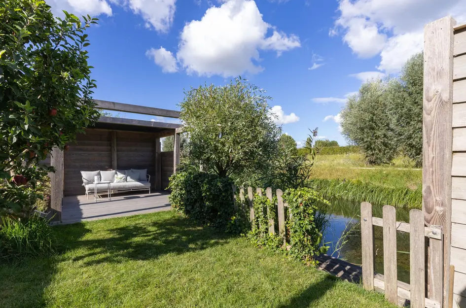 John Raedeckerhof 203