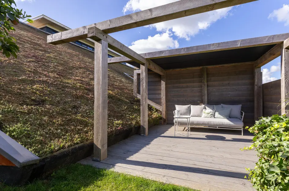 John Raedeckerhof 203