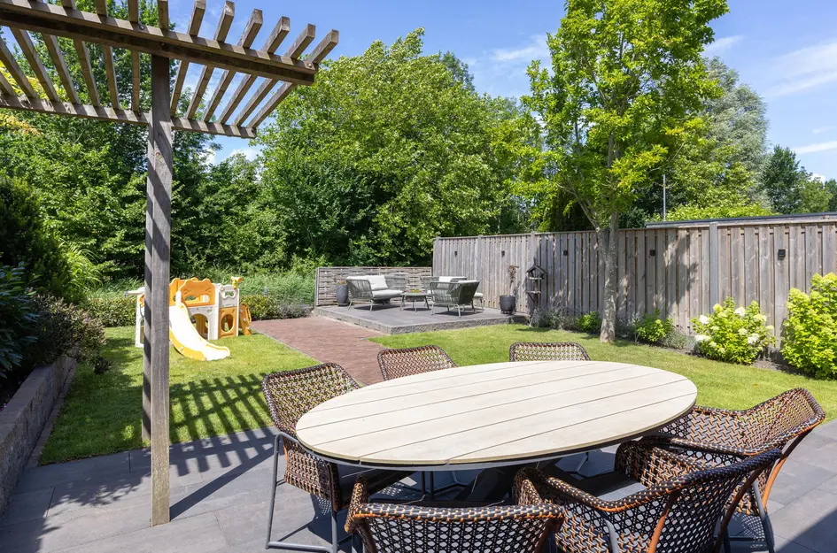 John Raedeckerhof 13