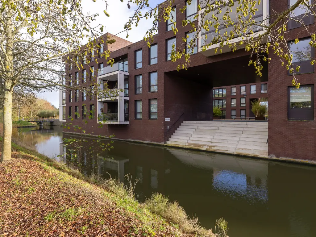 IJsvogel 23, BLOKKER