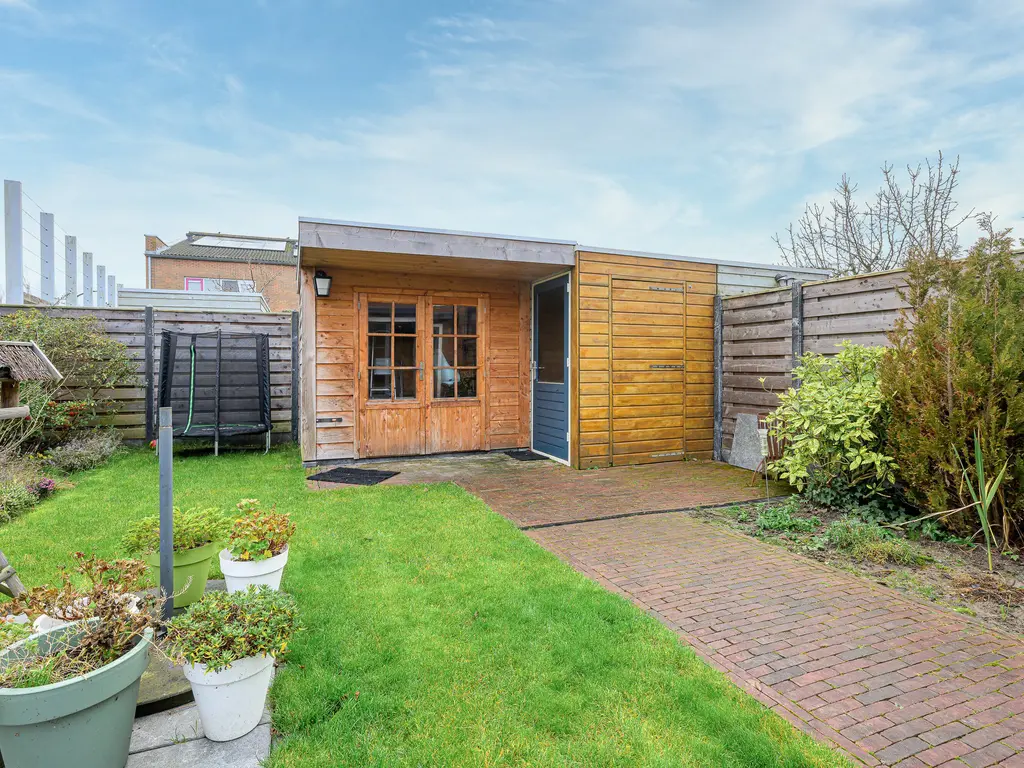 Aagje Dekentuin 28, HEERHUGOWAARD