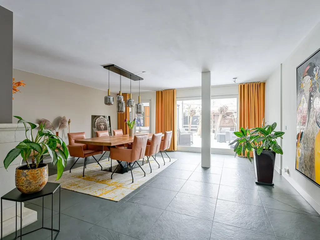 Zwarte Dolfijn 27, HEERHUGOWAARD