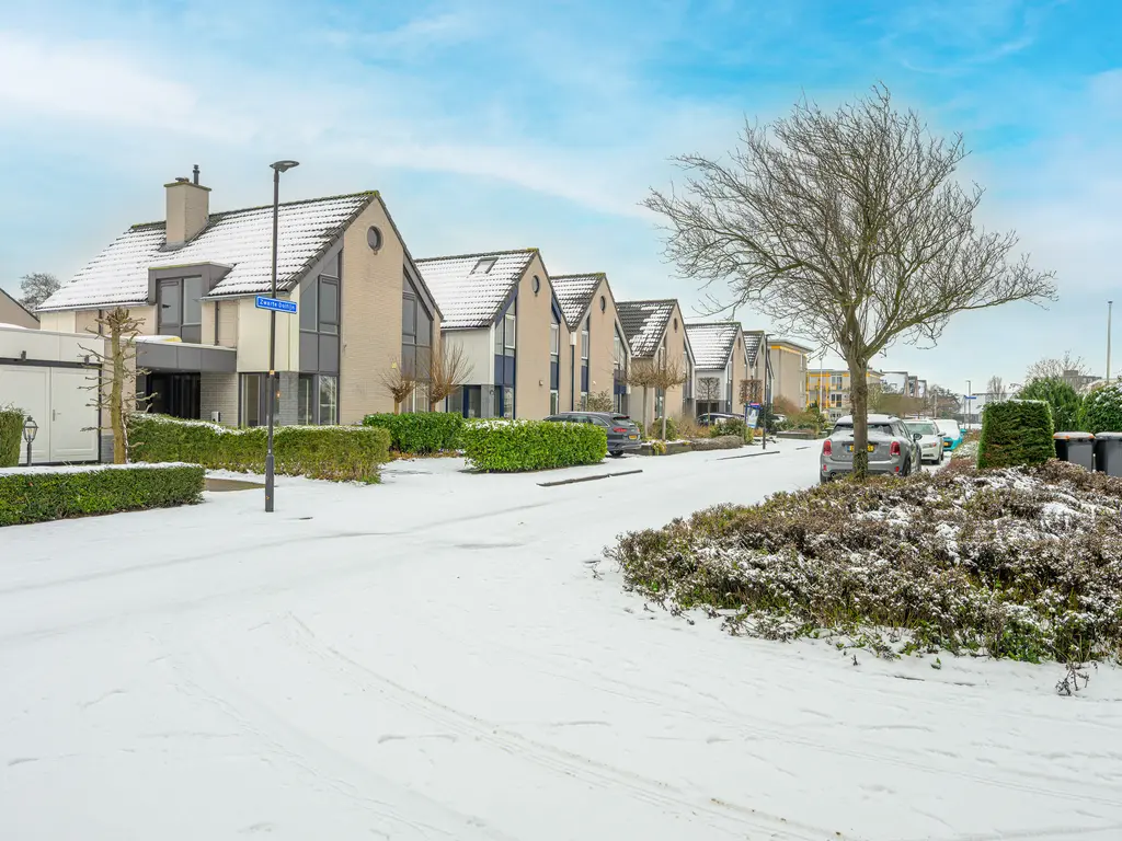 Zwarte Dolfijn 27, HEERHUGOWAARD