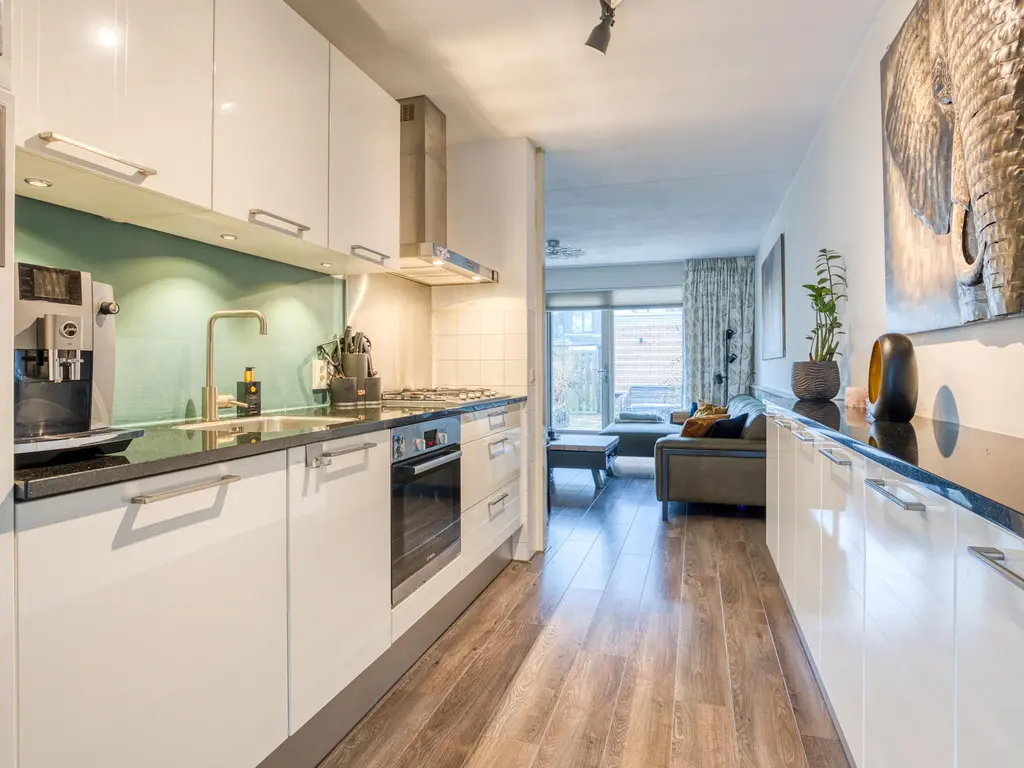 Robert Stolzhof 187, HOORN