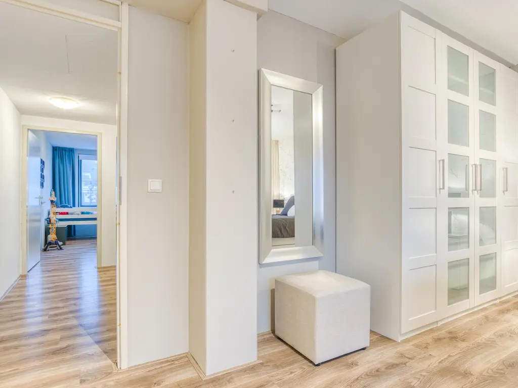 Robert Stolzhof 187, HOORN