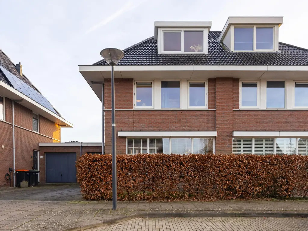 Jan Doustraat 34, ZWAAG