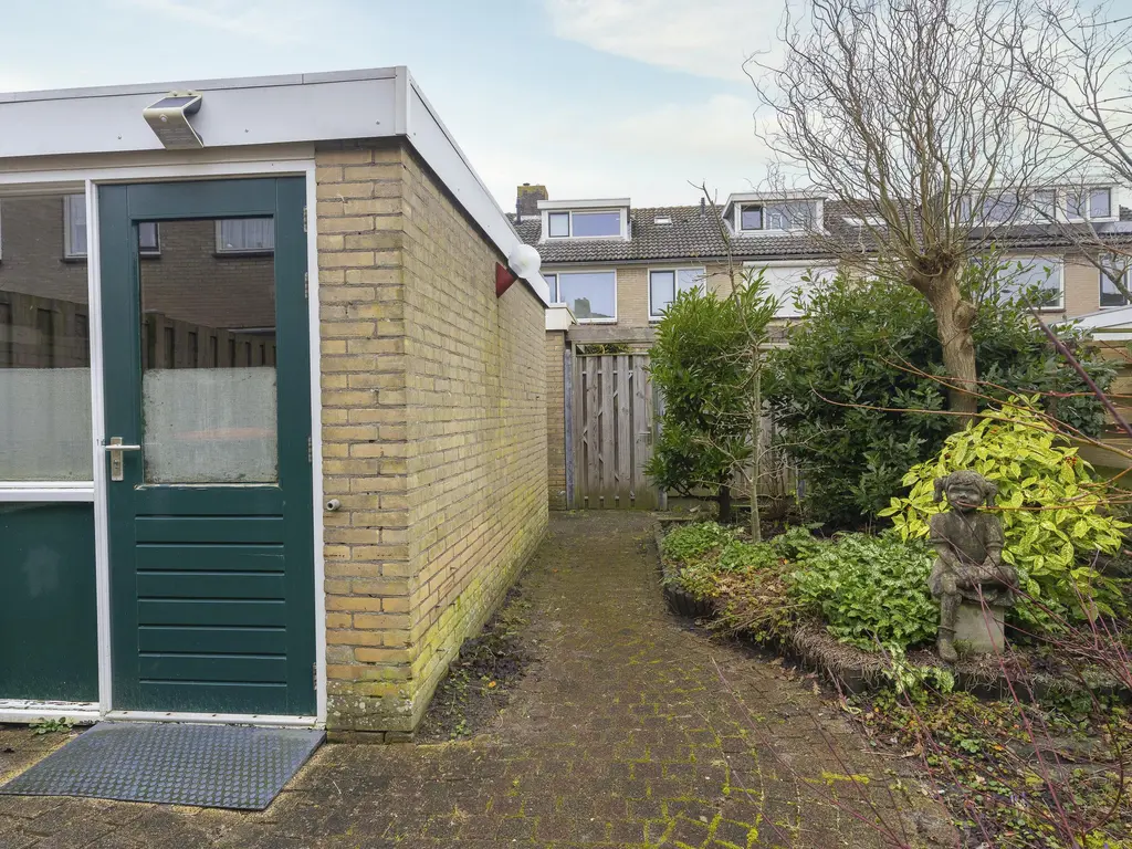 Bessegaard 15, ZWAAG