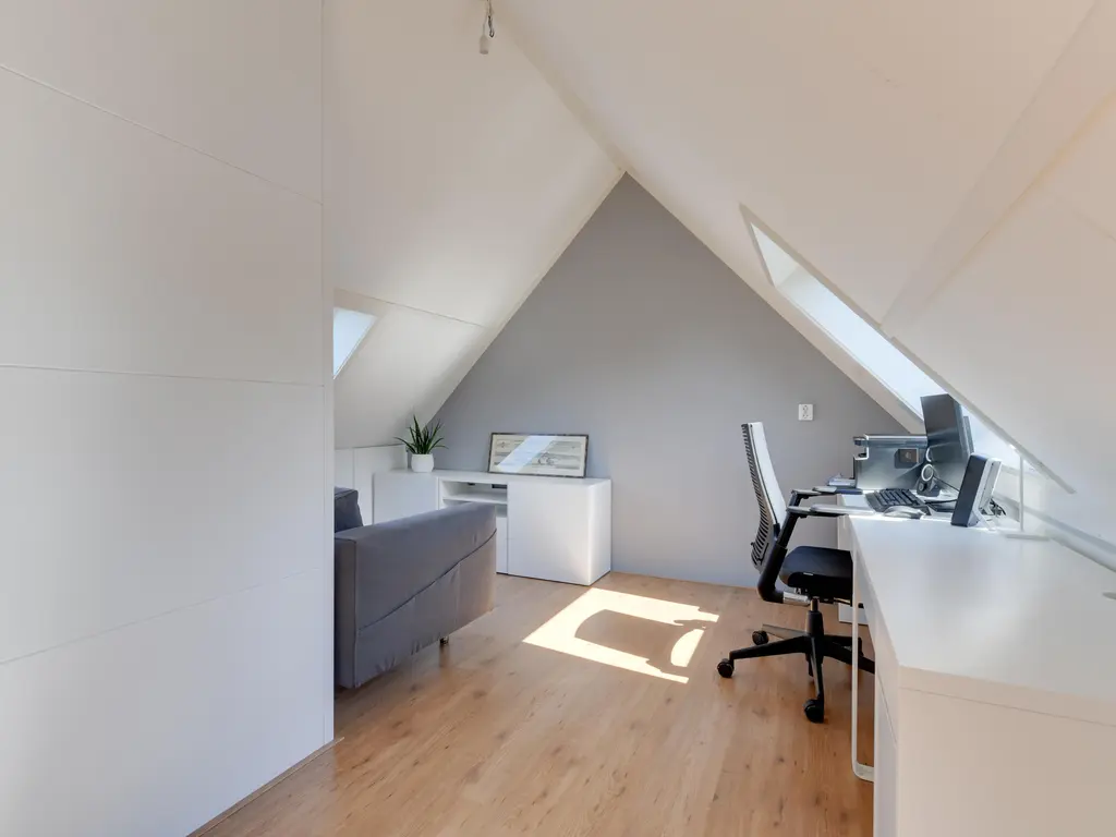 Zwanebloem 1, ZWAAG
