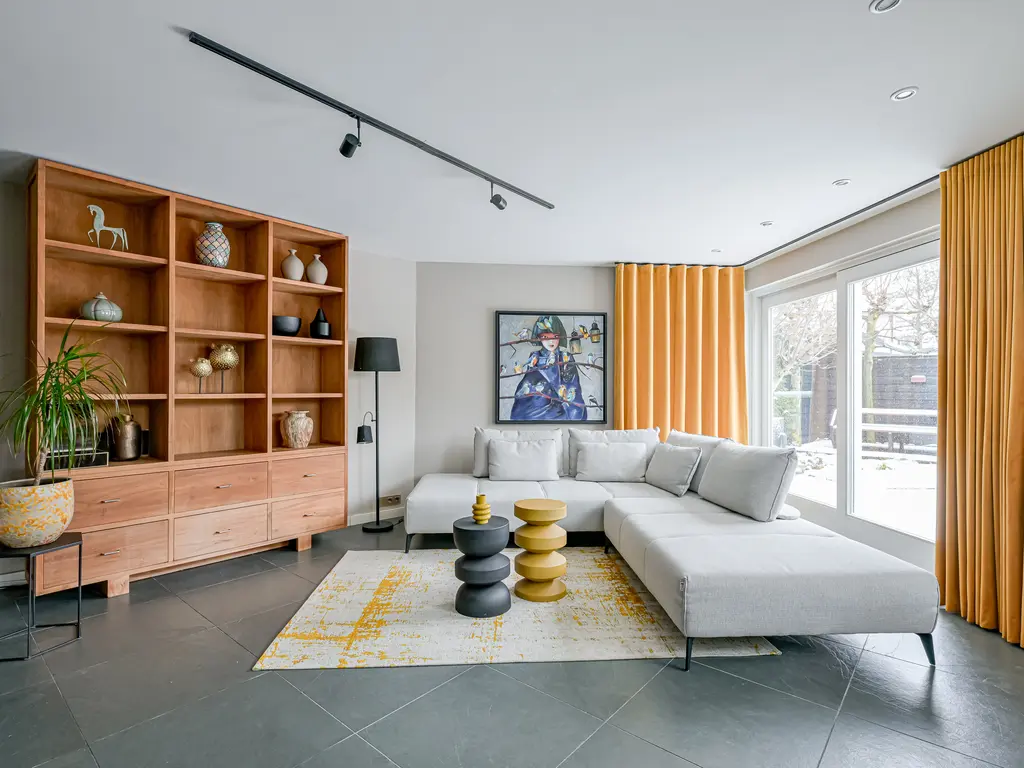 Zwarte Dolfijn 27, HEERHUGOWAARD