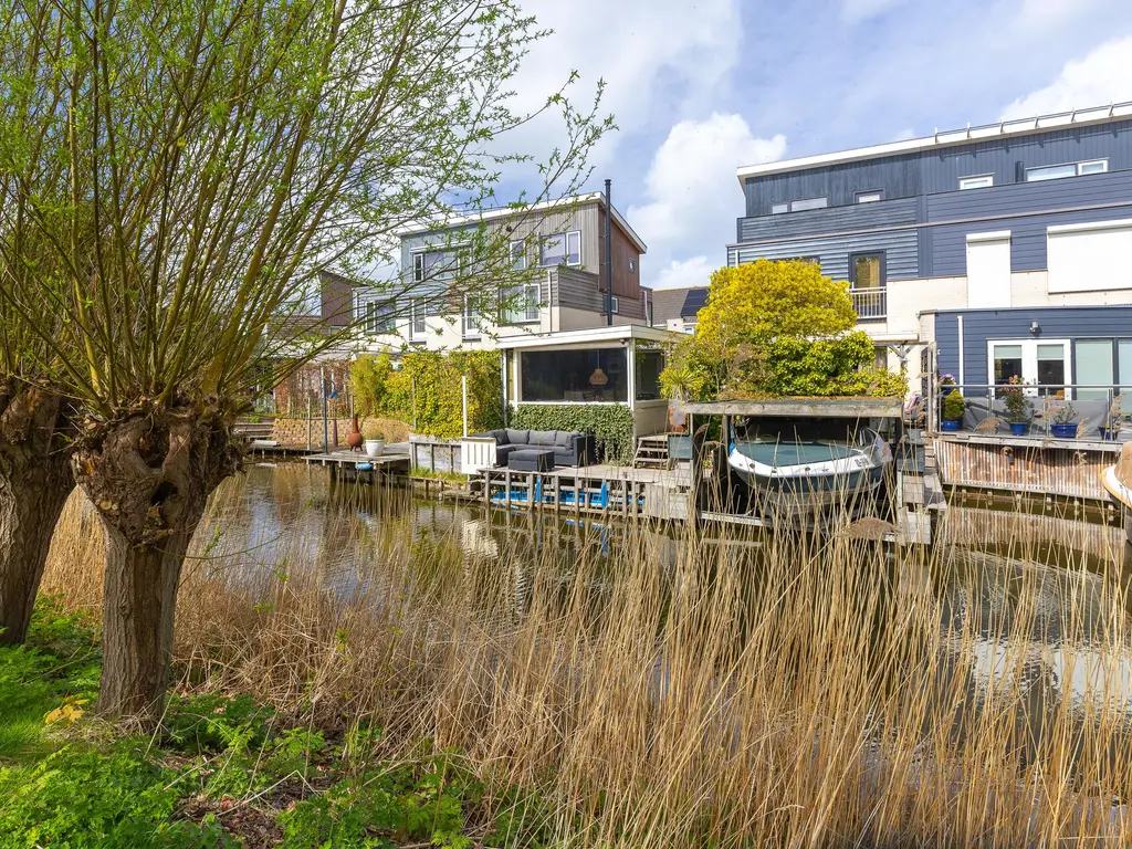 Spanker 13, MEDEMBLIK