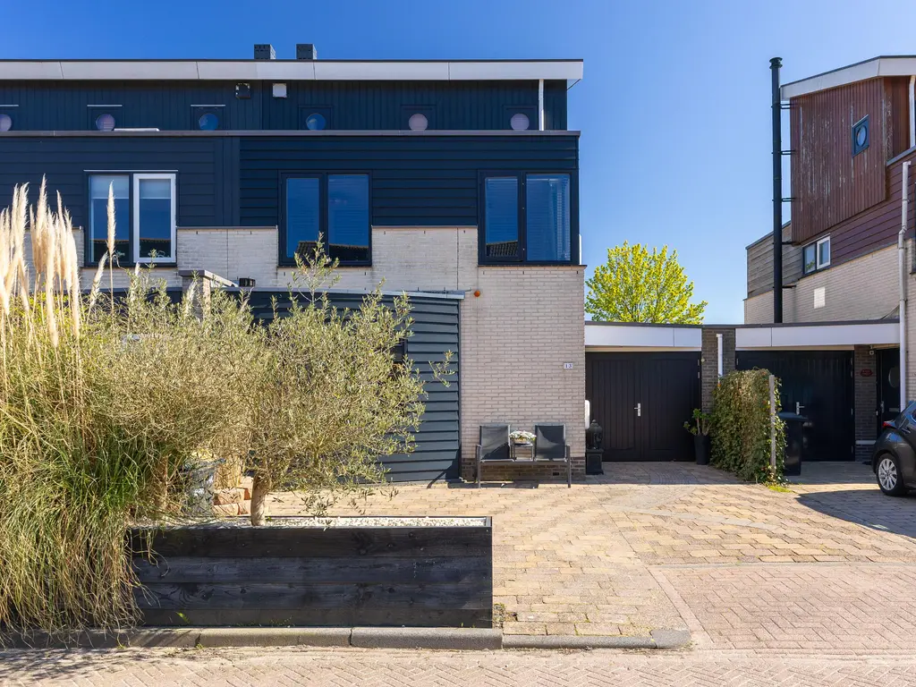 Spanker 13, MEDEMBLIK