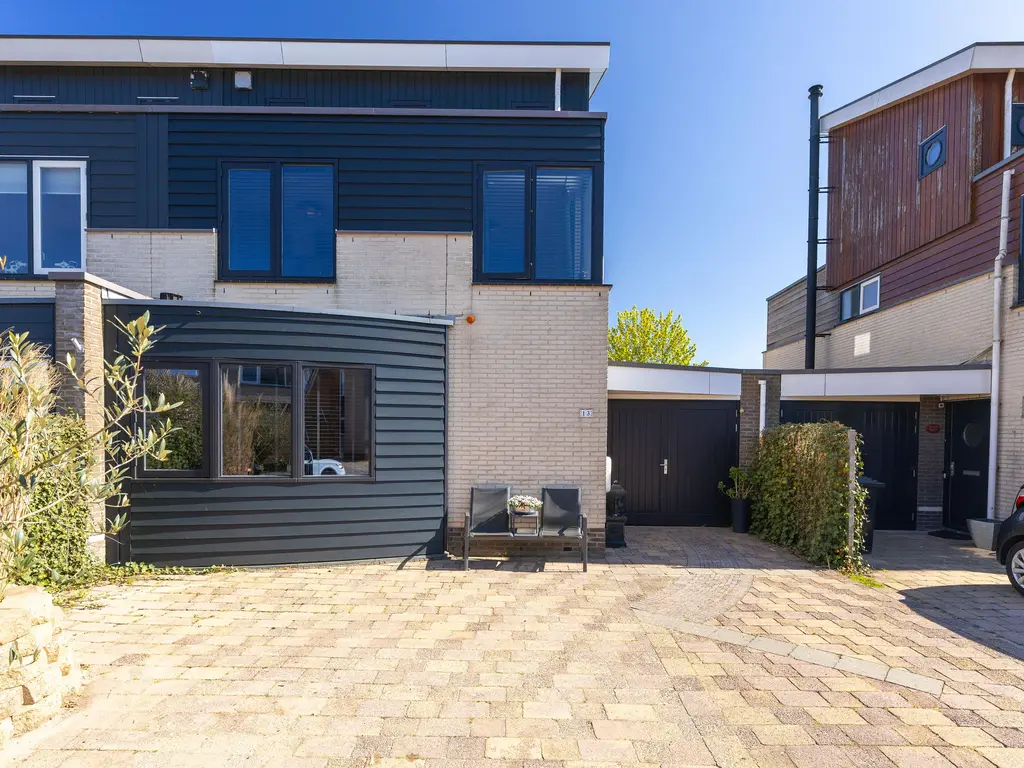 Spanker 13, MEDEMBLIK