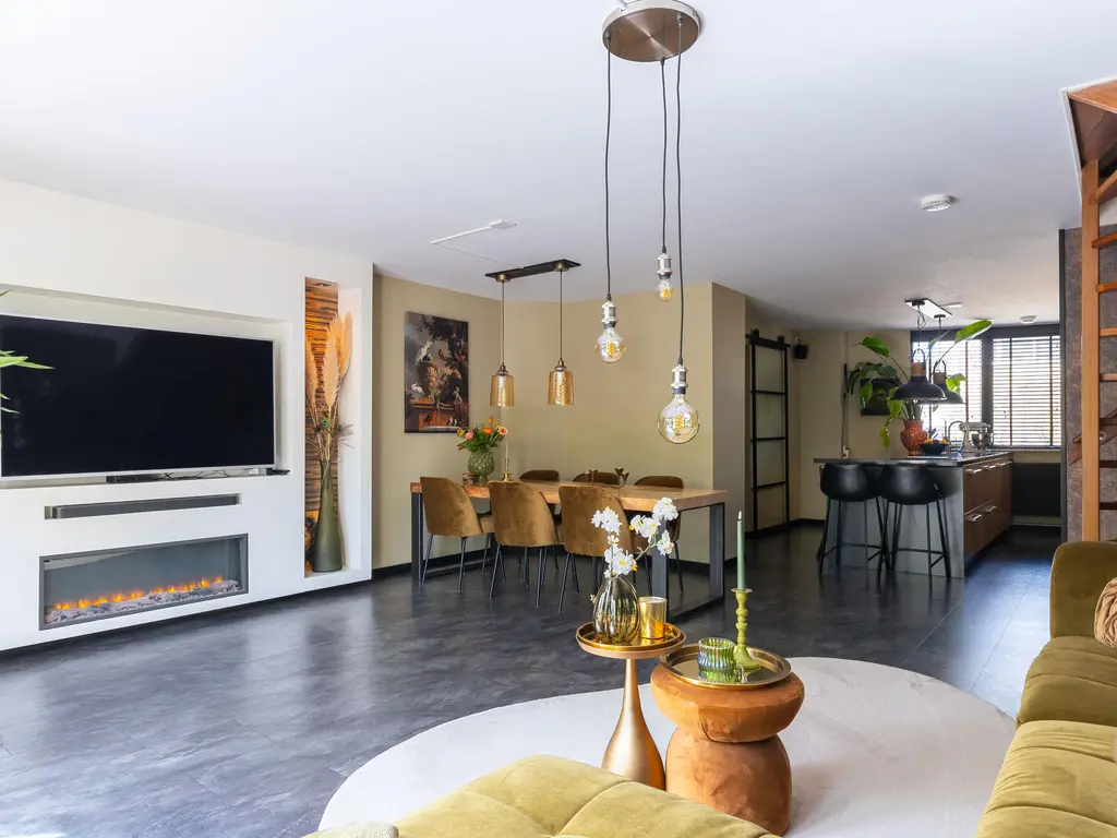 Spanker 13, MEDEMBLIK