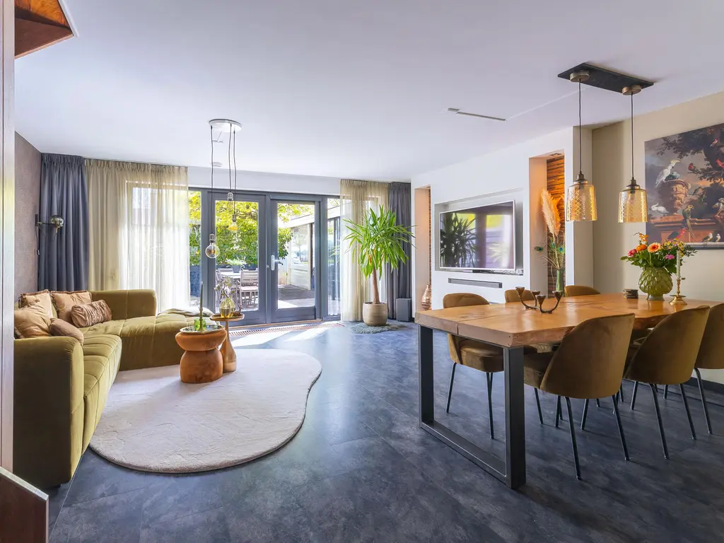 Spanker 13, MEDEMBLIK