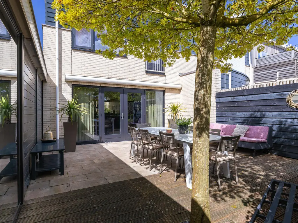 Spanker 13, MEDEMBLIK