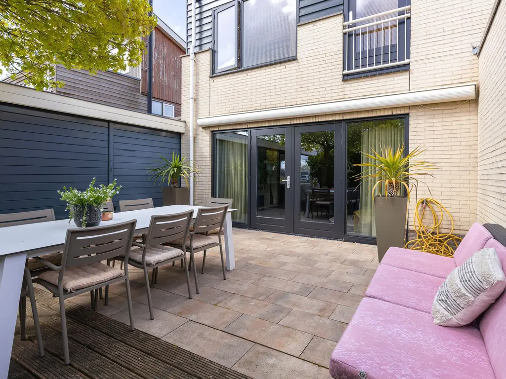 Spanker 13, MEDEMBLIK