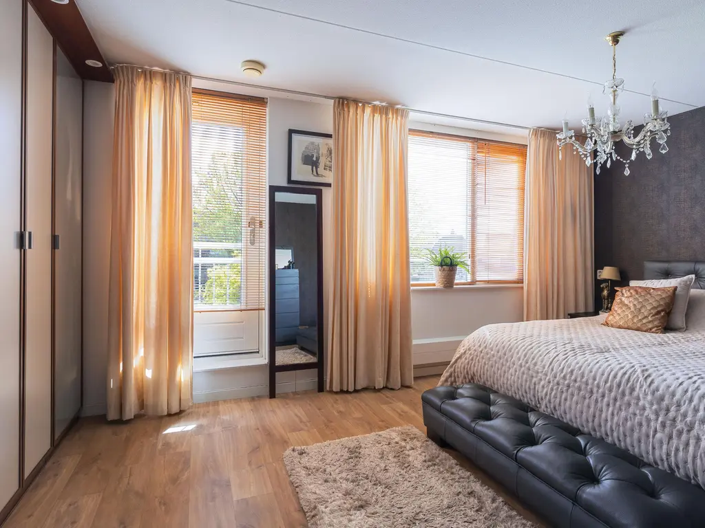 Spanker 13, MEDEMBLIK