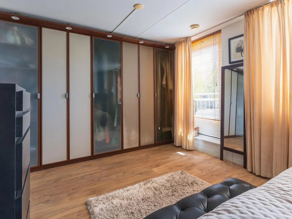 Spanker 13, MEDEMBLIK