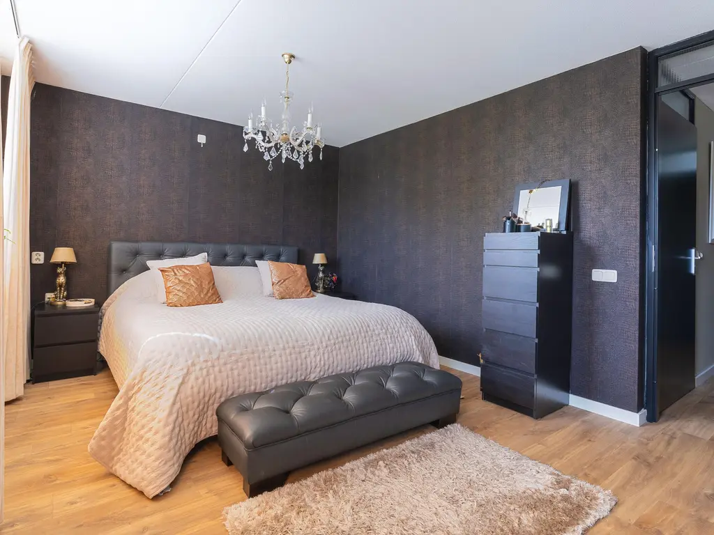 Spanker 13, MEDEMBLIK