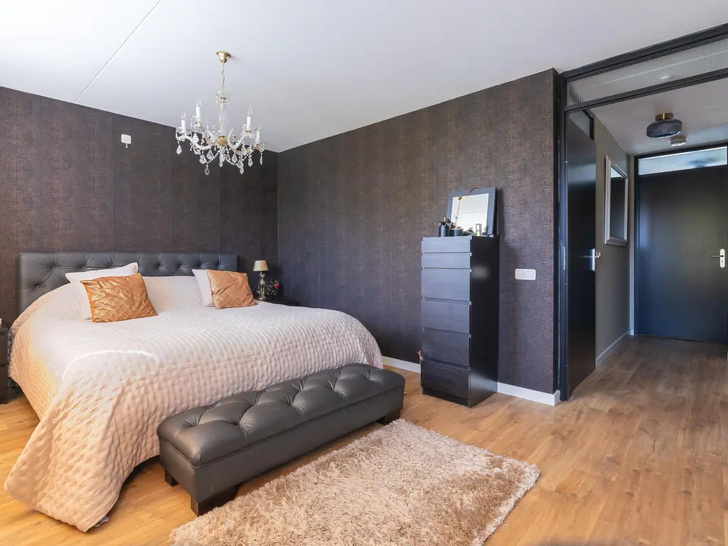 Spanker 13, MEDEMBLIK