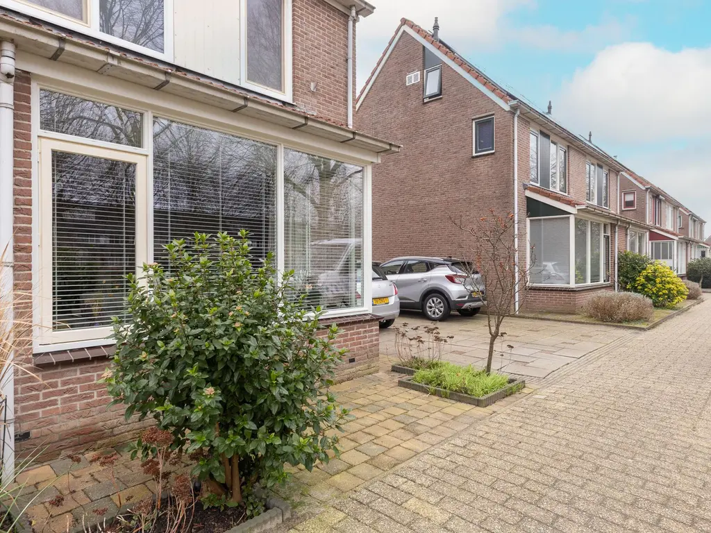 Cypres 70, HOORN