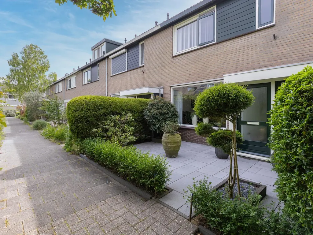 Hoeker 8, HOORN