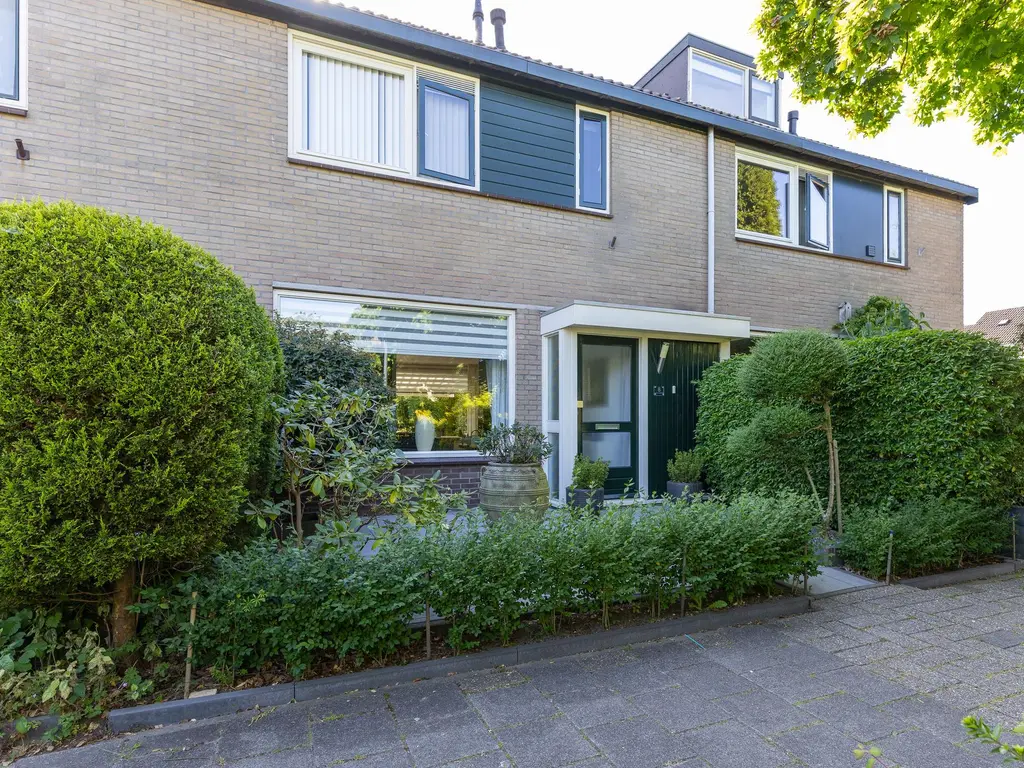 Hoeker 8, HOORN