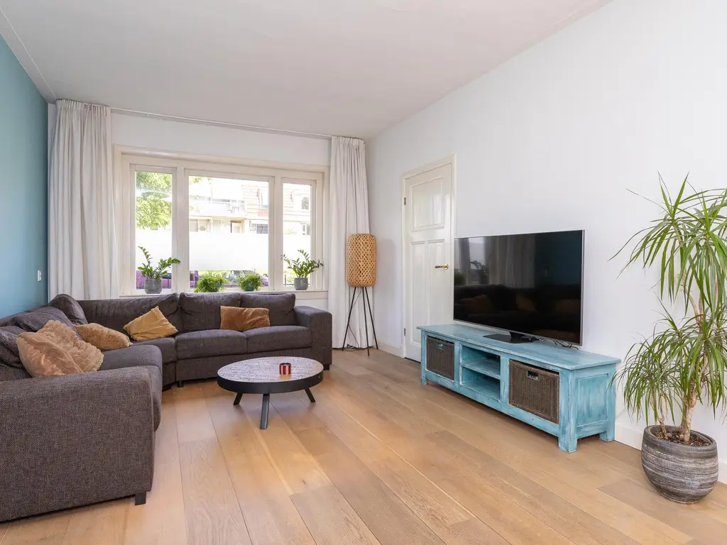 Keern 115, HOORN