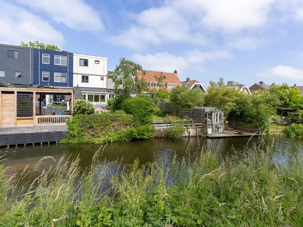 Keern 115, HOORN