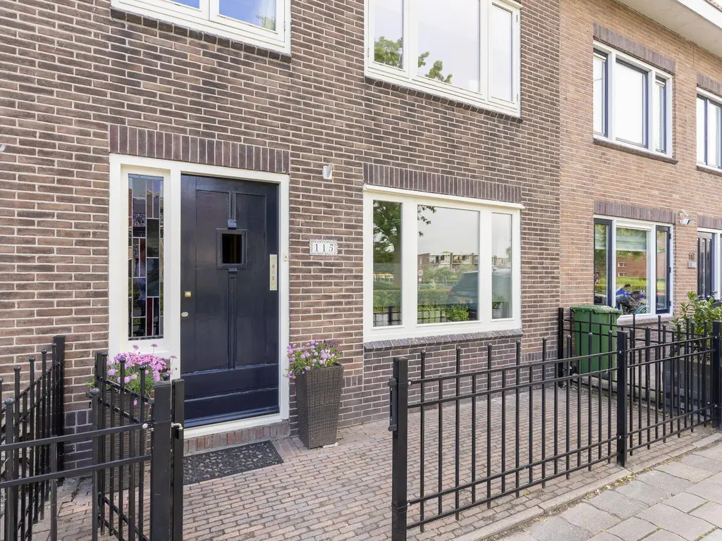 Keern 115, HOORN