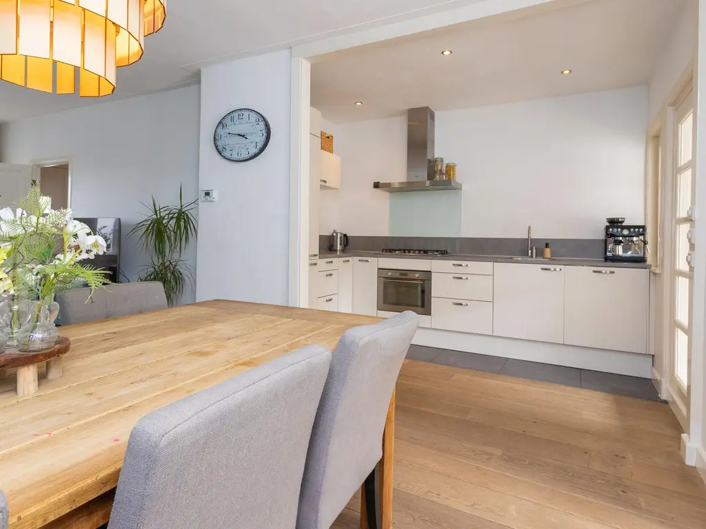Keern 115, HOORN
