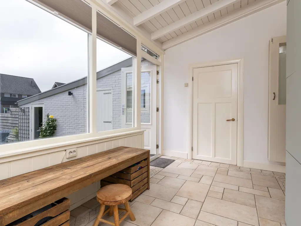 Keern 115, HOORN