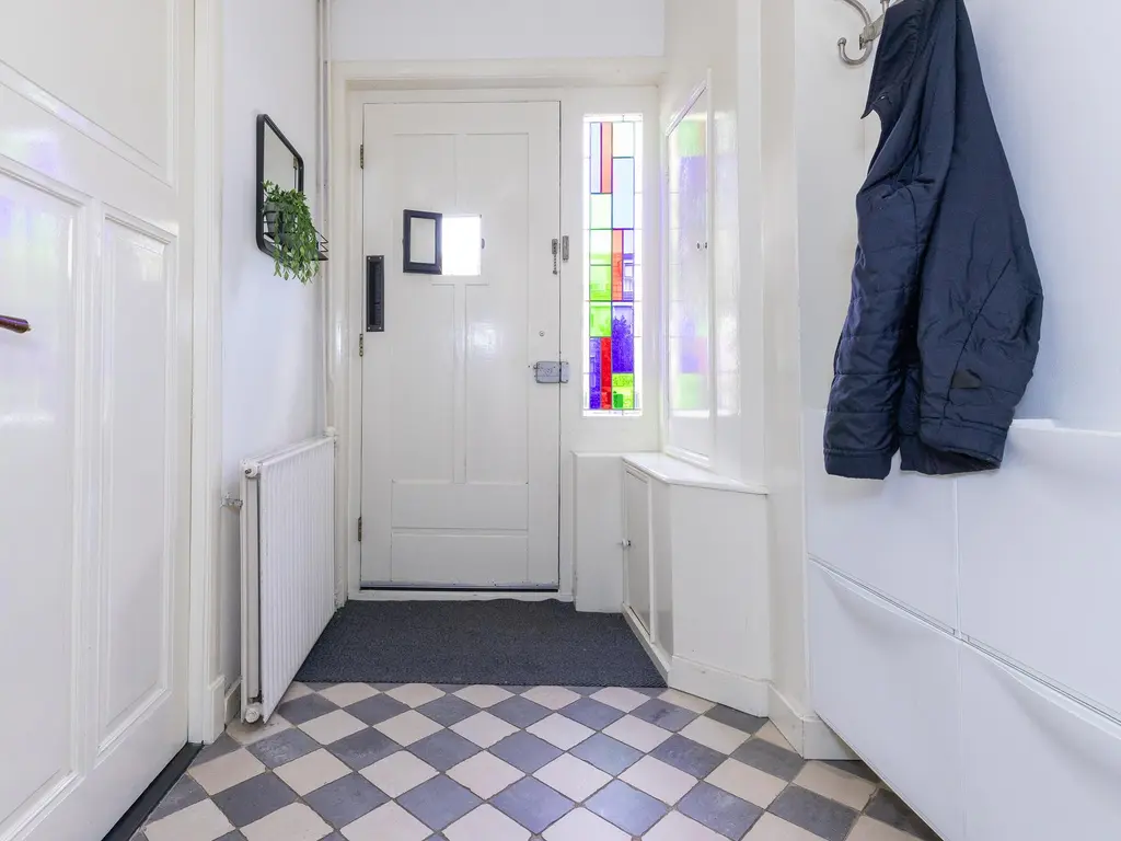 Keern 115, HOORN