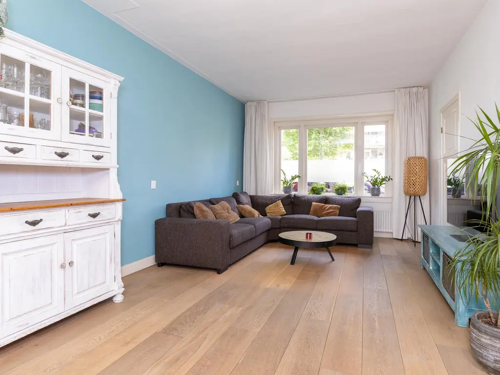Keern 115, HOORN