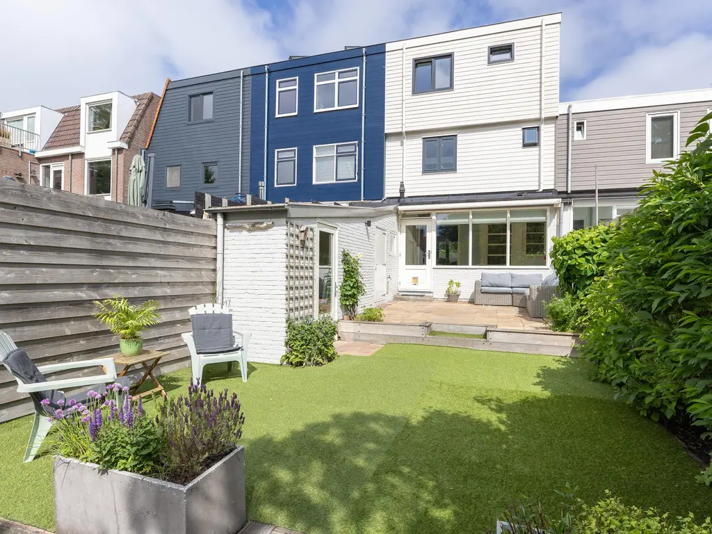 Keern 115, HOORN