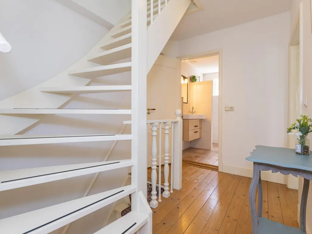 Keern 115, HOORN