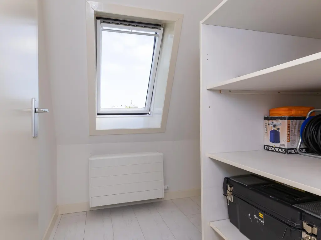Keern 115, HOORN