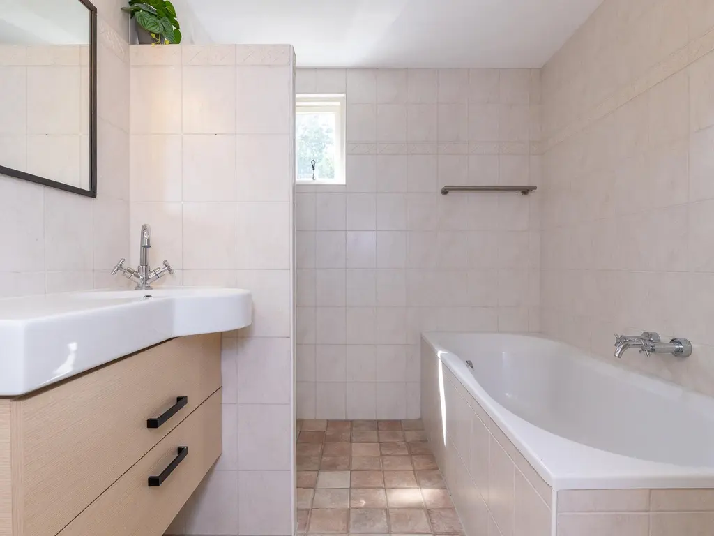Keern 115, HOORN