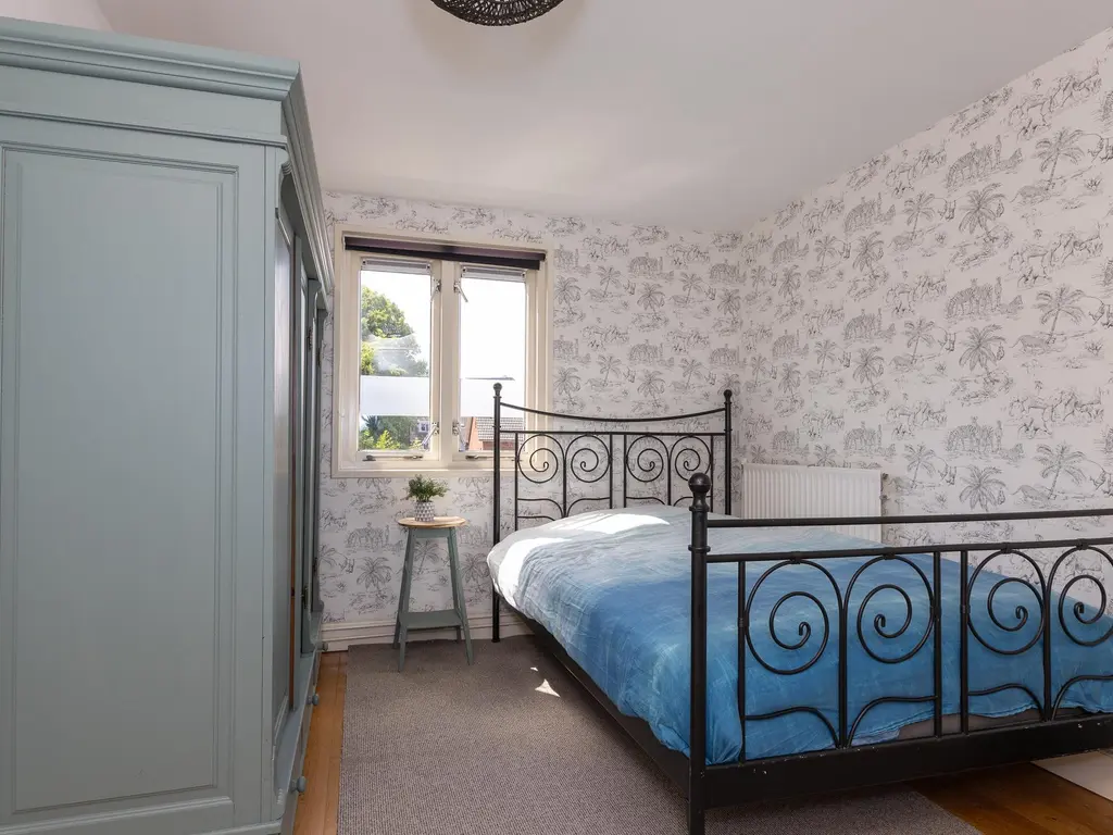 Keern 115, HOORN
