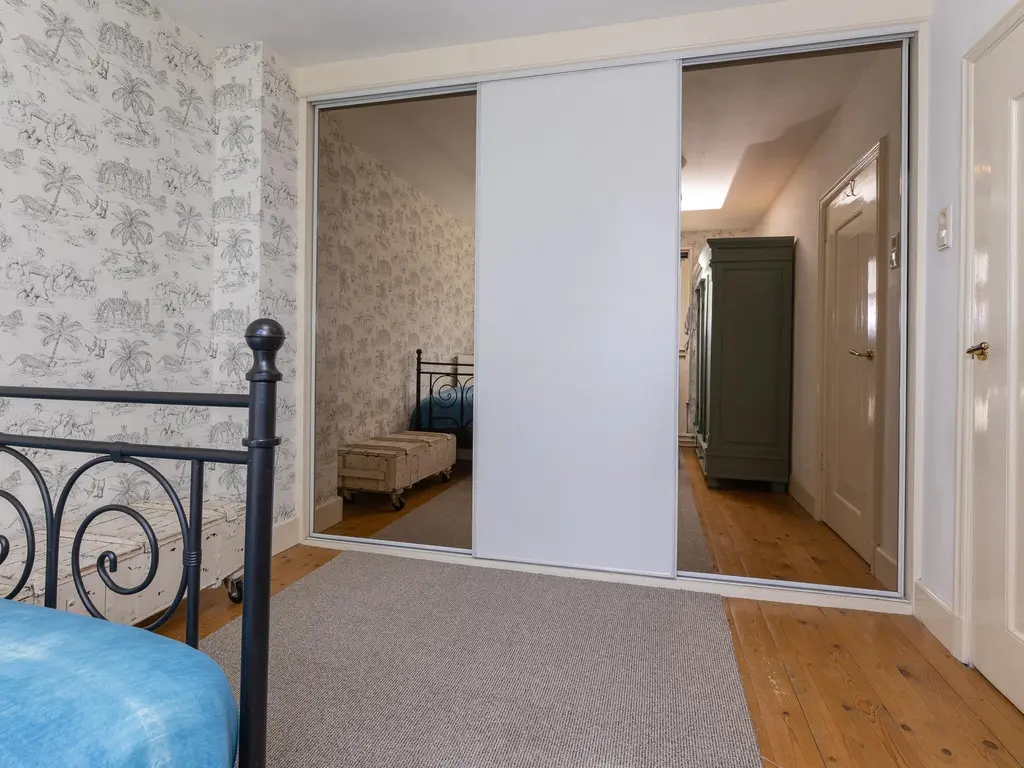 Keern 115, HOORN
