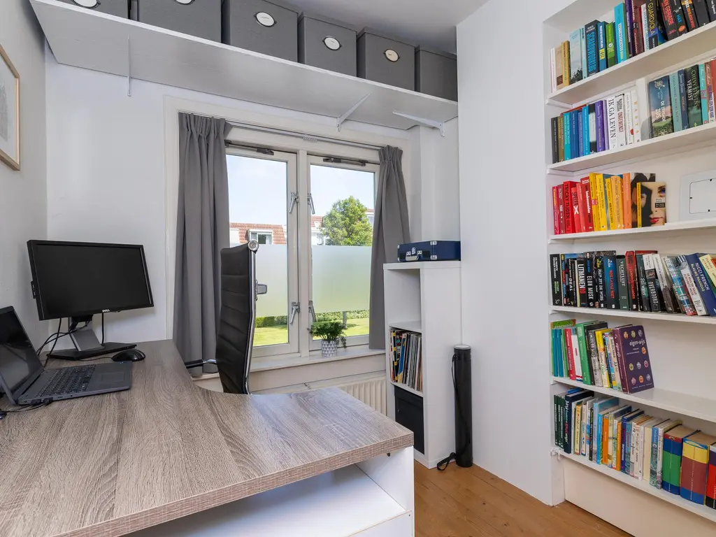 Keern 115, HOORN