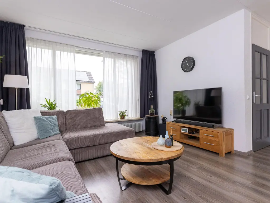 Hertog Albrechtstraat 10, BOVENKARSPEL
